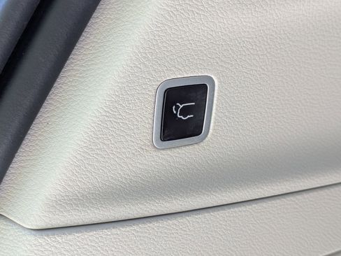 Used 2024 Chrysler Voyager LX FWD image 19
