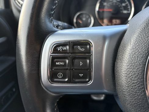 Used 2016 Jeep Wrangler Unlimited Rubicon image 25