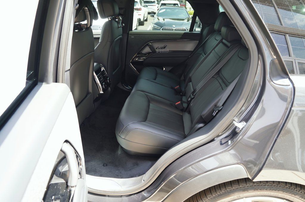 New 2026 Land Rover Range Rover Sport SE AWD/4WD image 31