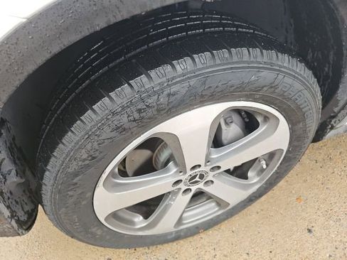 Used 2019 Mercedes-Benz GLC 300 image 5