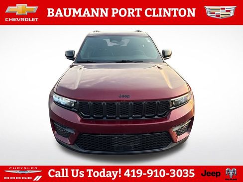 Used 2024 Jeep Grand Cherokee Altitude AWD/4WD image 8