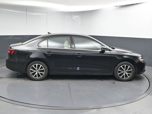 Used 2017 Volkswagen Jetta SE image 9