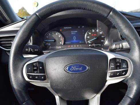 Used 2023 Ford Explorer XLT w/ Equipment Group 202A image 9