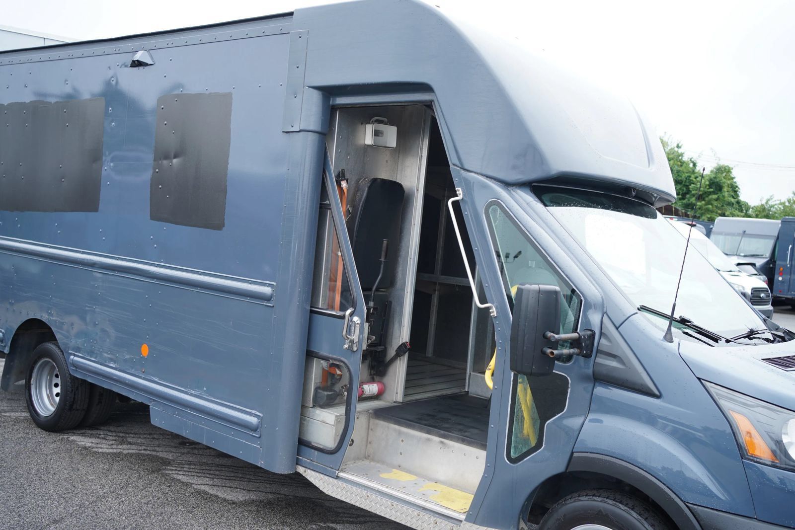 Used 2021 Ford Transit 350 DRW RWD image 15