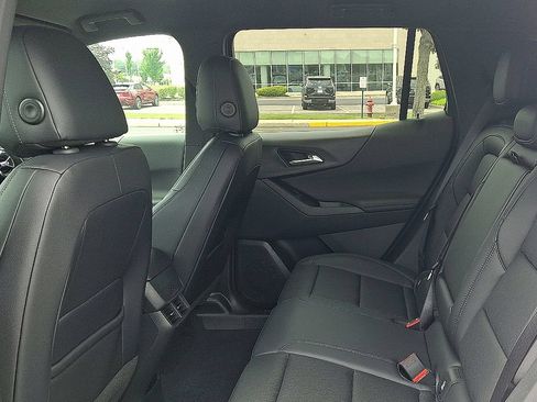 New 2027 Chevrolet Equinox LT w/ Convenience Package II FWD image 7
