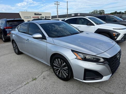 Used 2023 Nissan Altima 2.5 SV FWD image 7