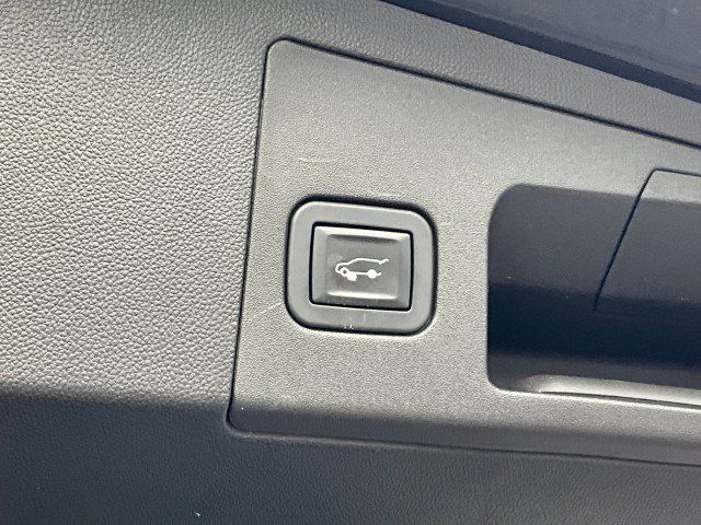 Used 2018 Cadillac XT5 Platinum w/ Driver Assist Package AWD/4WD image 42