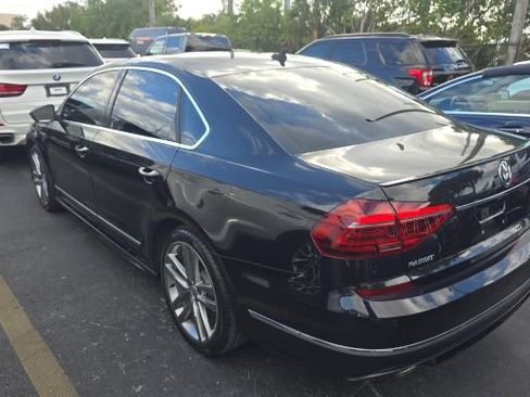 Used 2019 Volkswagen Passat 2.0T SE R-Line image 3