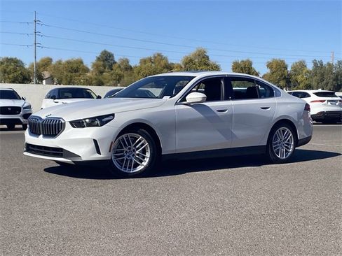 New 2025 BMW 530i image 2