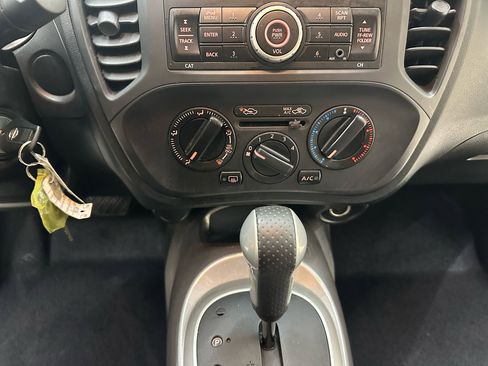 Used 2014 Nissan Juke S image 25