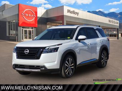 New 2025 Nissan Pathfinder Platinum w/ Black Appearance Package