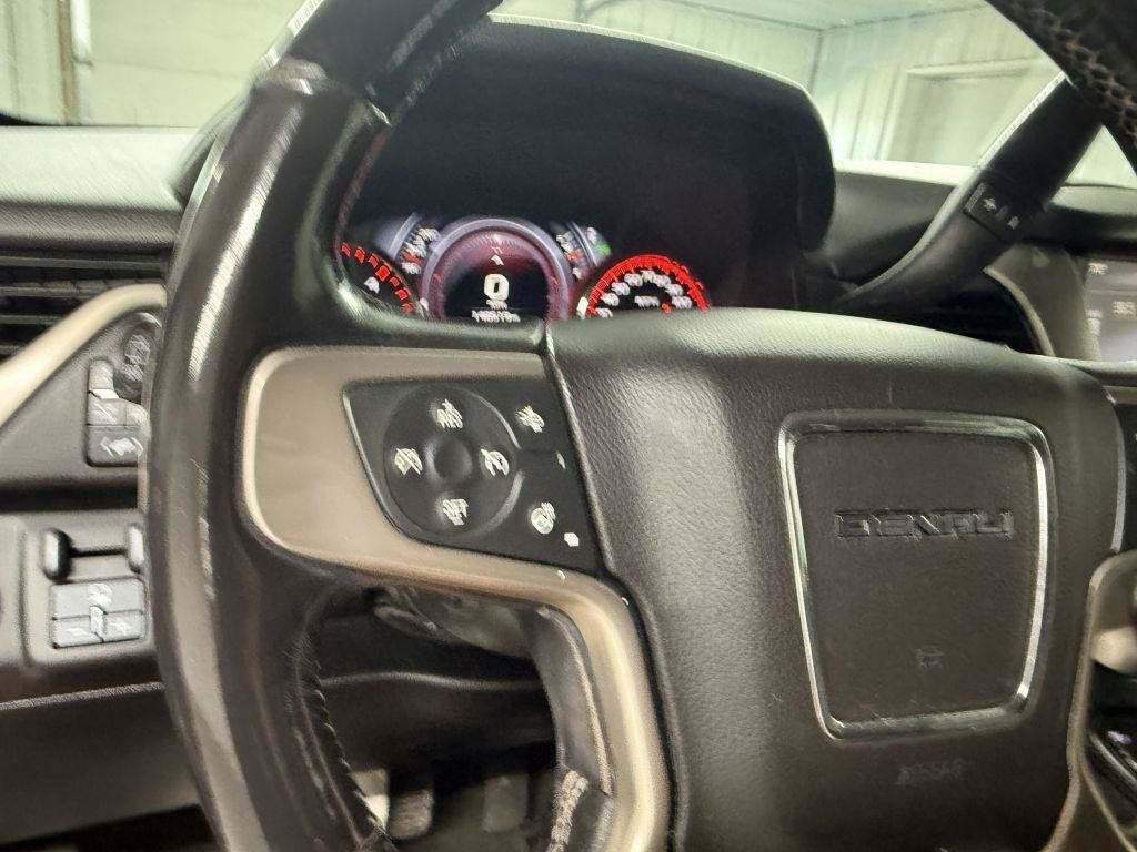 Used 2015 GMC Yukon Denali w/ Premium Package AWD/4WD image 18