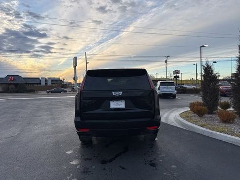 Used 2023 Cadillac Escalade Sport w/ LPO, ONYX Package image 8