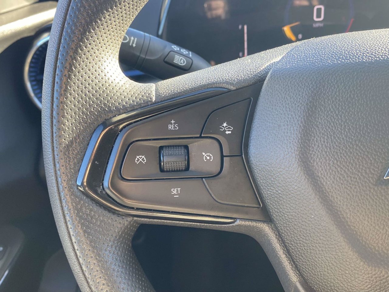 Used 2025 Chevrolet Trax LT FWD image 29