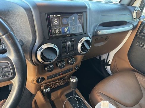 Used 2015 Jeep Wrangler Unlimited Sahara image 7