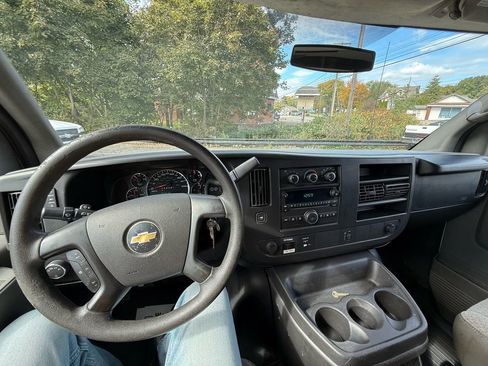 Used 2010 Chevrolet Express 3500 w/ Ambulance Package image 21