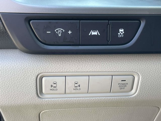 Certified 2024 Kia Carnival LX FWD image 17