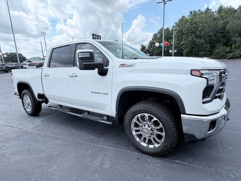 Used 2024 Chevrolet Silverado 2500 LTZ w/ LTZ Plus Package AWD/4WD image 2