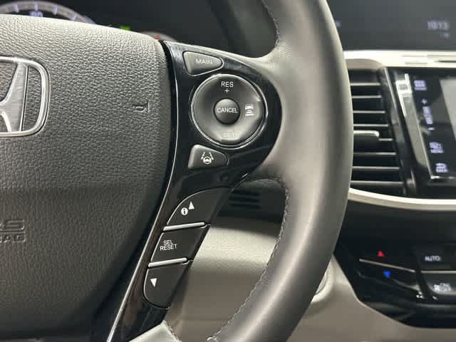 Used 2017 Honda Accord Touring image 18