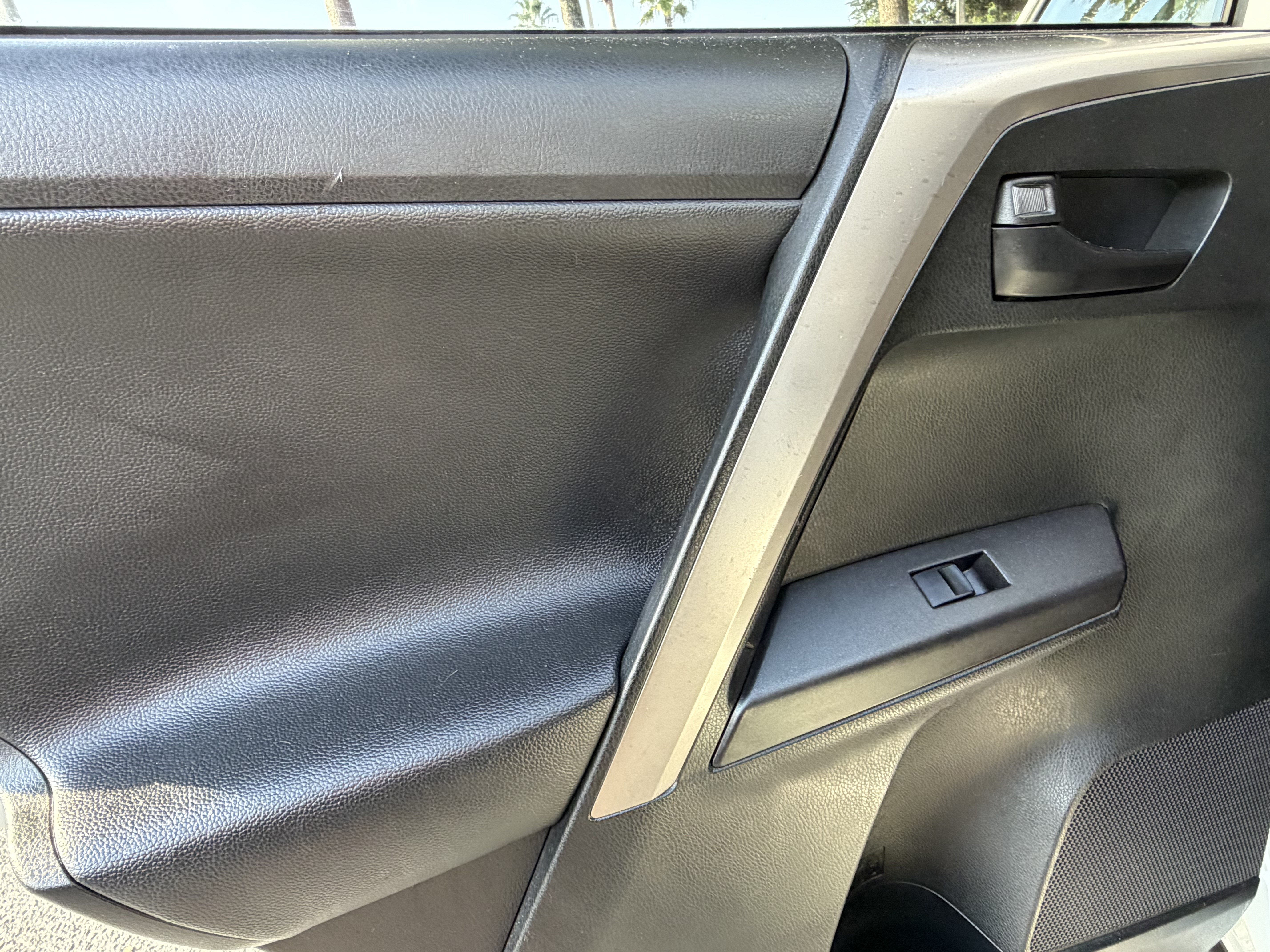 Used 2017 Toyota RAV4 LE FWD image 28