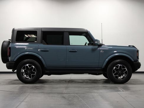 Used 2023 Ford Bronco Outer Banks image 3