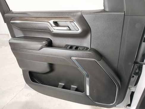 Used 2023 Chevrolet Silverado 1500 LT image 30