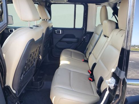 Used 2019 Jeep Wrangler Unlimited Rubicon AWD/4WD image 10
