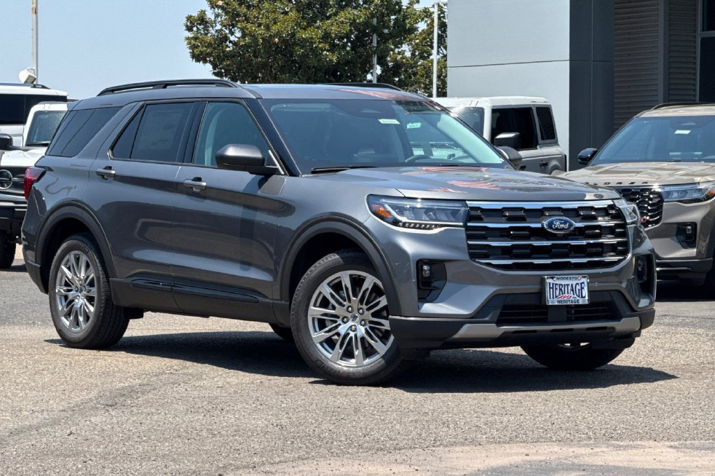 New 2026 Ford Explorer Active w/ Active Comfort Package AWD/4WD image 2