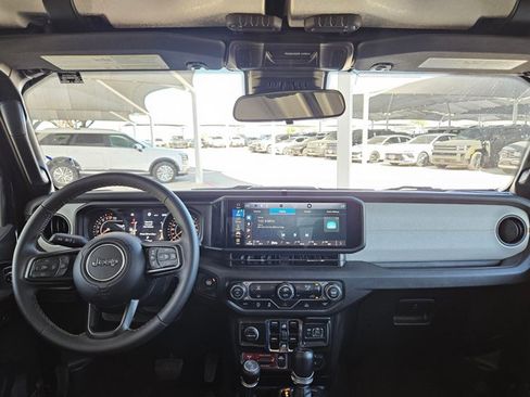 Used 2024 Jeep Gladiator Willys image 19