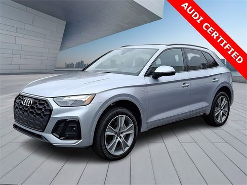 Certified 2025 Audi Q5 2.0T Premium w/ Convenience Plus Package image 3