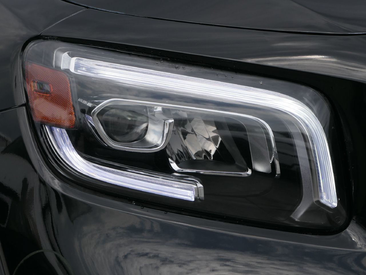 Used 2023 Mercedes-Benz GLB 250 4MATIC image 5