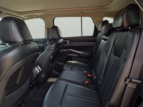 Used 2022 Kia Sorento S w/ Panoramic Sunroof Package FWD image 11