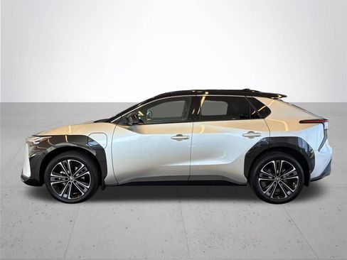 Used 2024 Toyota bZ4X AWD image 11
