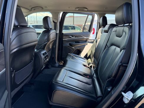 Used 2023 Jeep Grand Cherokee Limited AWD/4WD image 28