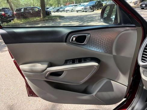 Used 2025 Kia Soul LX w/ LX Technology Package FWD image 20
