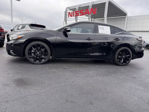 Used 2021 Nissan Maxima SR w/ Sport Mat Group image 2