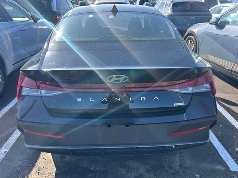 Used 2024 Hyundai Elantra Blue image 4