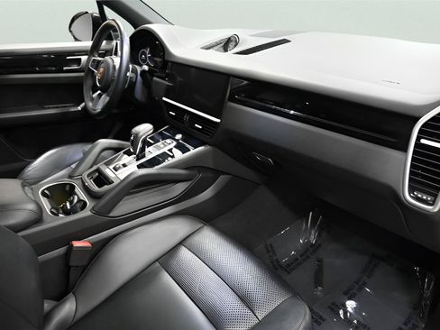 Used 2019 Porsche Cayenne AWD/4WD image 22