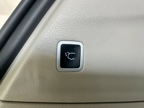 Used 2023 Chrysler Pacifica Limited FWD image 40