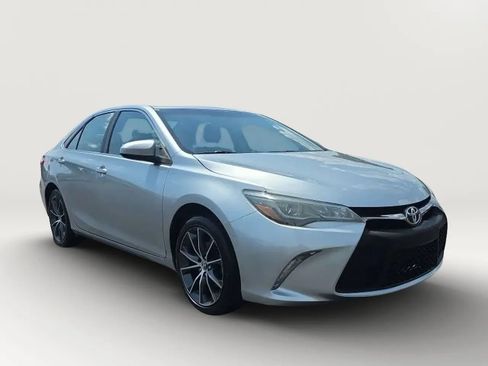 Used 2015 Toyota Camry XSE FWD image 3