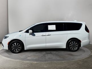 Used 2022 Chrysler Pacifica Touring-L video 2