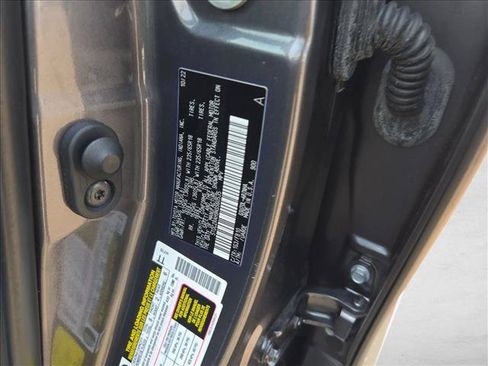 Used 2022 Toyota Highlander L FWD image 24