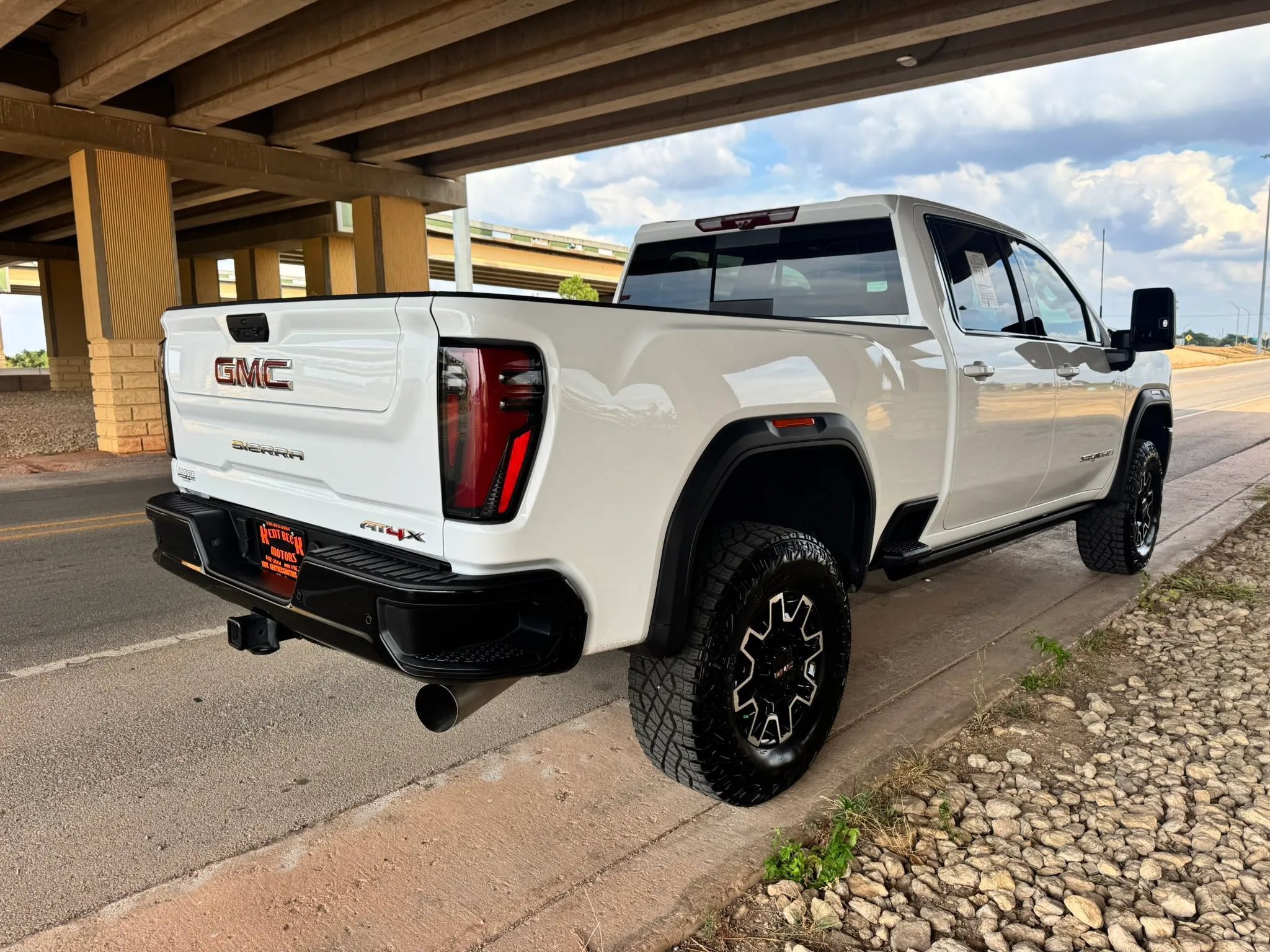 Used 2026 GMC Sierra 2500 AT4X AWD/4WD image 3