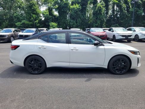New 2025 Nissan Sentra SR w/ Midnight Edition image 3
