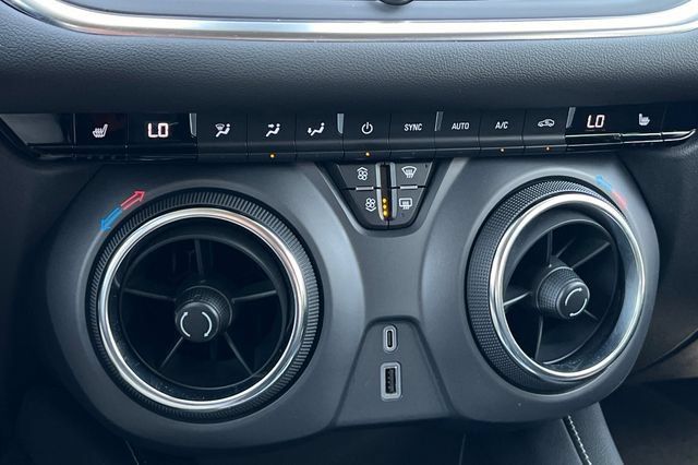 Used 2025 Chevrolet Blazer LT AWD/4WD image 27