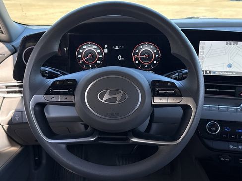 Used 2024 Hyundai Elantra SEL image 12