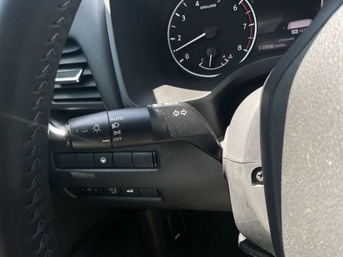Used 2025 Nissan Rogue SV FWD image 29