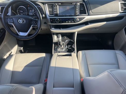 Used 2019 Toyota Highlander XLE image 19