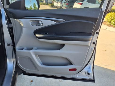 Used 2017 Honda Pilot EX image 23