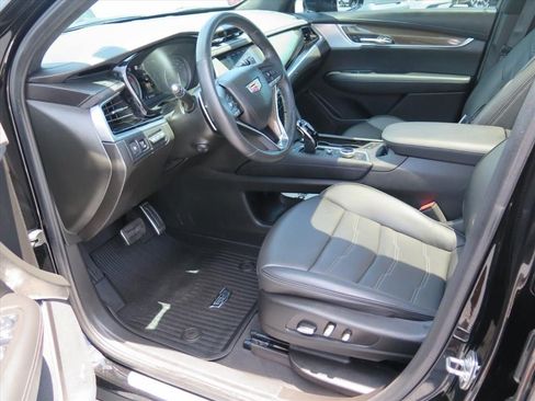 Certified 2025 Cadillac XT6 Sport w/ Platinum Package AWD/4WD image 11